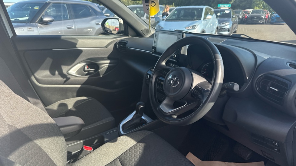 Toyota Yaris Cross 1.5 Hybrid Design 5dr CVT Hybrid Estate - Image 11