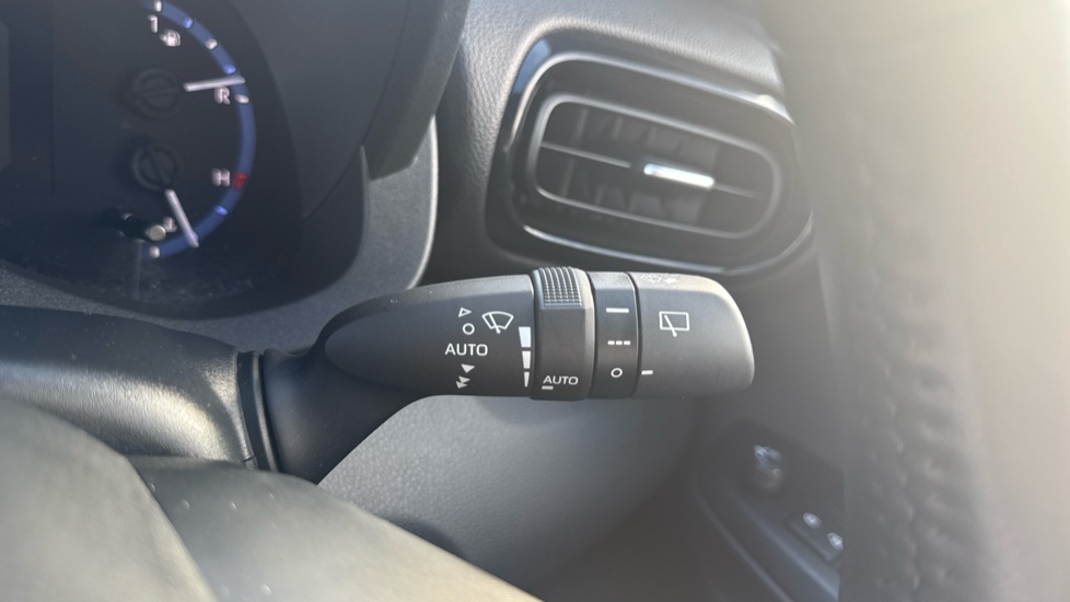 Toyota Yaris Cross 1.5 Hybrid Design 5dr CVT Hybrid Estate - Image 25
