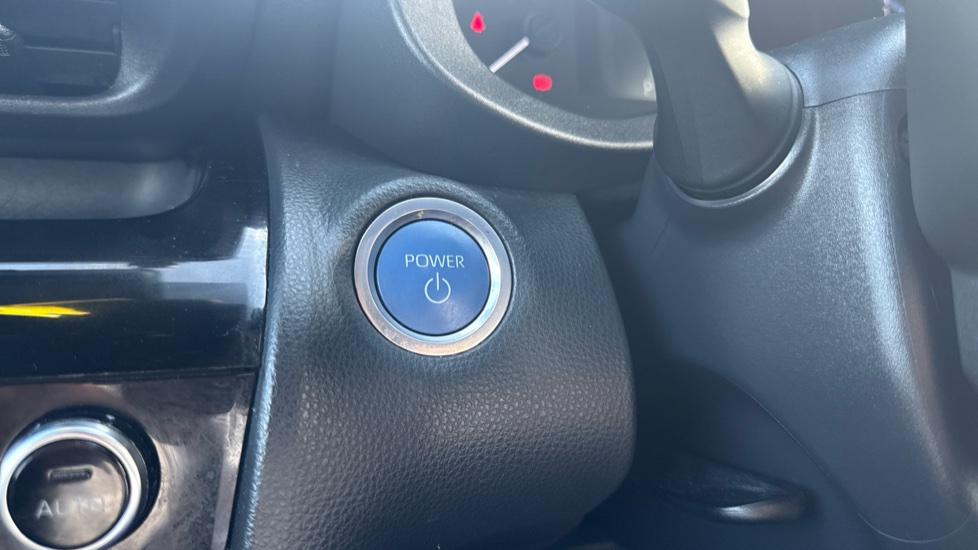 Toyota Yaris Cross 1.5 Hybrid Design 5dr CVT Hybrid Estate - Image 28