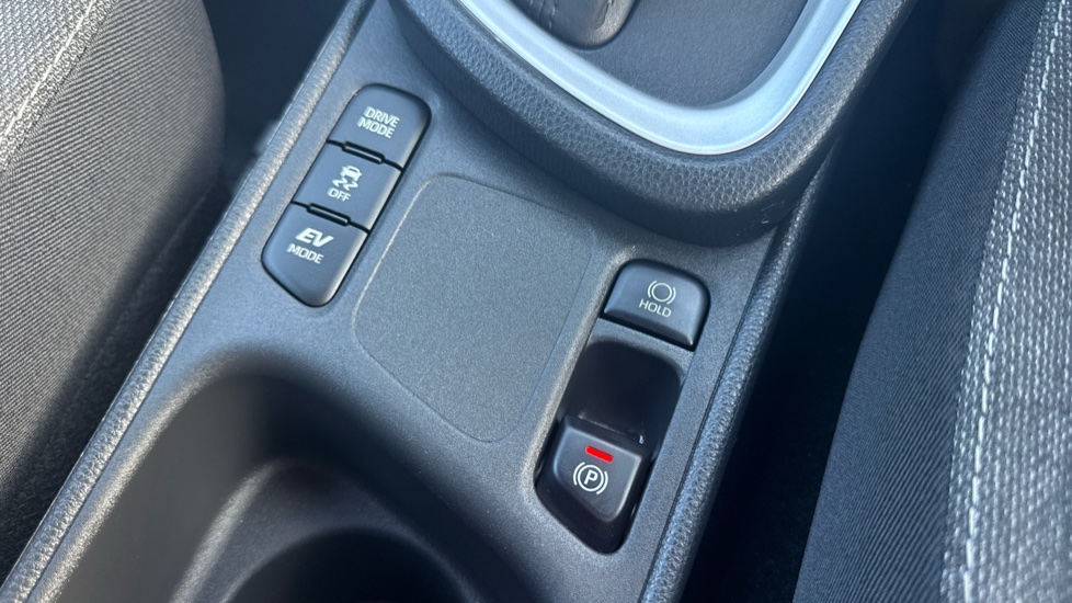 Toyota Yaris Cross 1.5 Hybrid Design 5dr CVT Hybrid Estate - Image 31