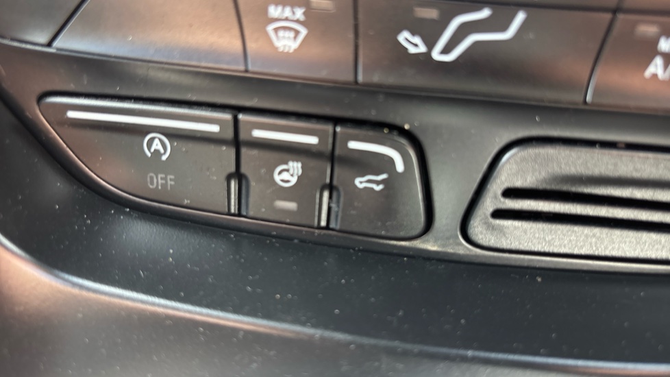 Ford Kuga 2.0 TDCi Titanium 5dr 2WD Diesel Estate - Image 38