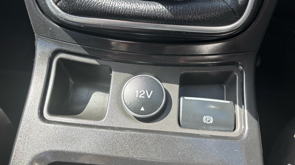 Ford Kuga 2.0 TDCi Titanium 5dr 2WD Diesel Estate - Image 40