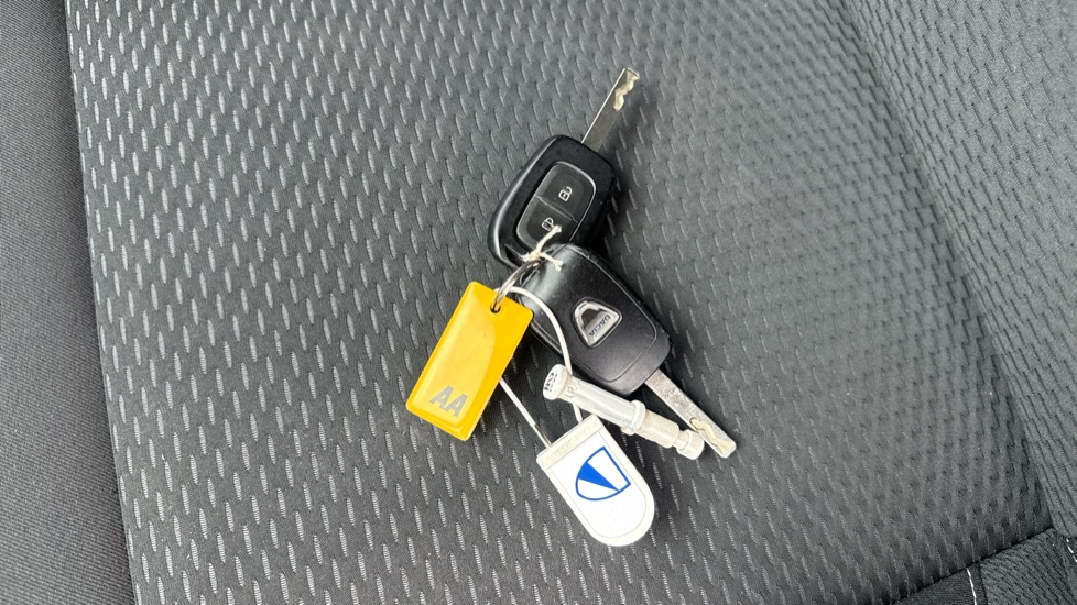 Dacia Duster 1.3 TCe 130 Comfort 5dr Petrol Estate - Image 20