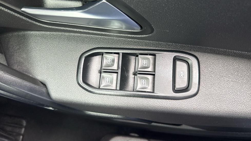Dacia Duster 1.3 TCe 130 Comfort 5dr Petrol Estate - Image 21