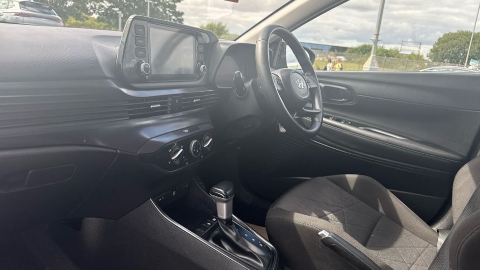 Hyundai BAYON 1.0 TGDi 48V MHEV SE Connect 5dr DCT Petrol Hatchback - Image 9