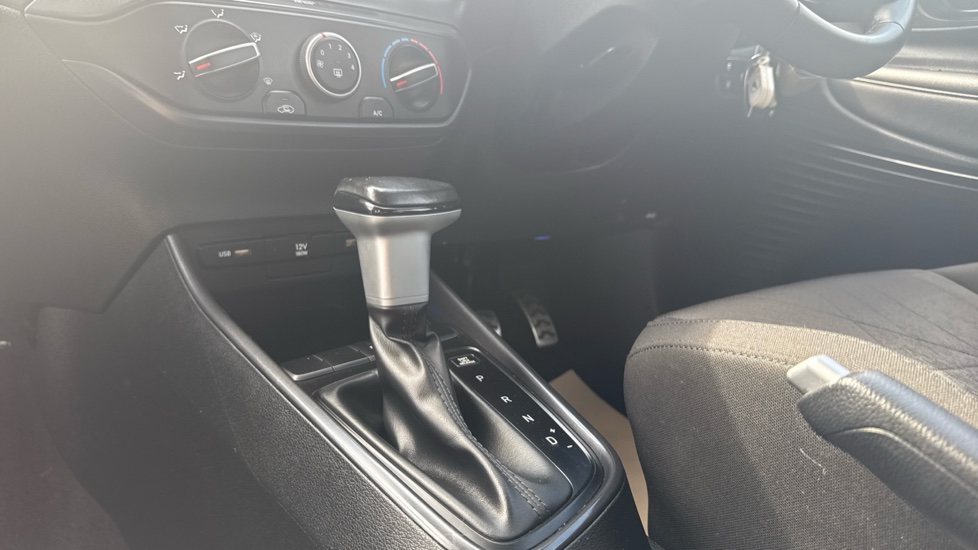 Hyundai BAYON 1.0 TGDi 48V MHEV SE Connect 5dr DCT Petrol Hatchback - Image 13