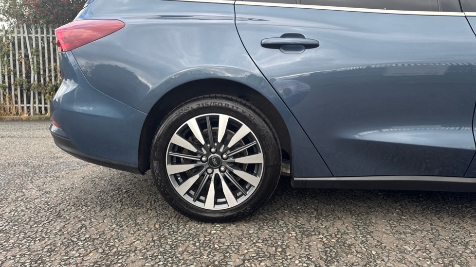 Ford Focus 1.0 EcoBoost Hybrid mHEV Titanium X 5dr Auto Petrol Estate - Image 7