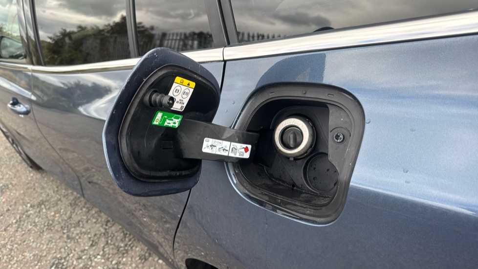 Ford Focus 1.0 EcoBoost Hybrid mHEV Titanium X 5dr Auto Petrol Estate - Image 23