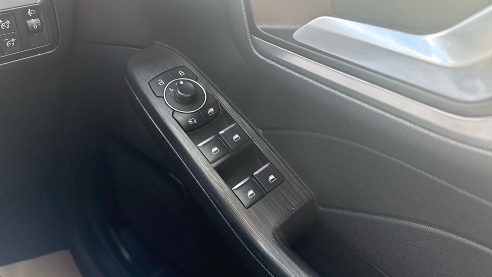Ford Kuga 1.5 EcoBoost 150 Titanium Edition 5dr Petrol Estate - Image 29