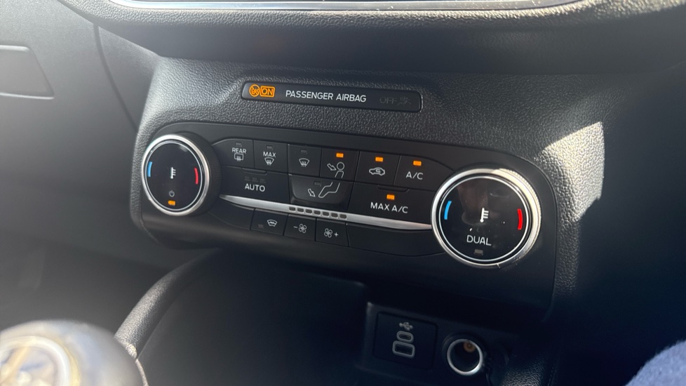 Ford Kuga 1.5 EcoBoost 150 Titanium Edition 5dr Petrol Estate - Image 32