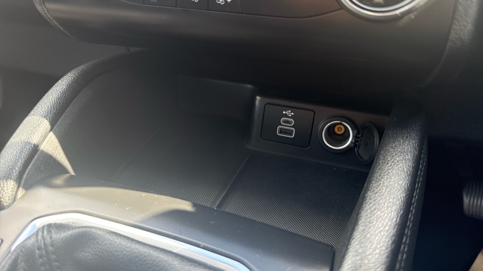 Ford Kuga 1.5 EcoBoost 150 Titanium Edition 5dr Petrol Estate - Image 33