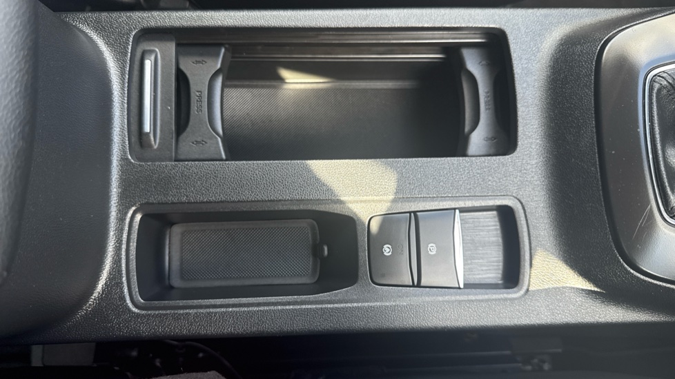 Ford Kuga 1.5 EcoBoost 150 Titanium Edition 5dr Petrol Estate - Image 35