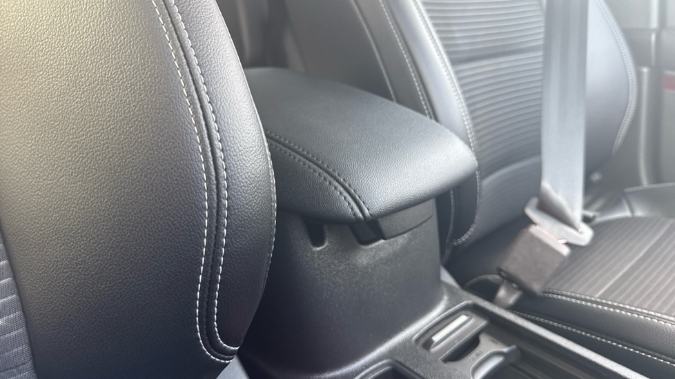 Ford Kuga 1.5 EcoBoost 150 Titanium Edition 5dr Petrol Estate - Image 36
