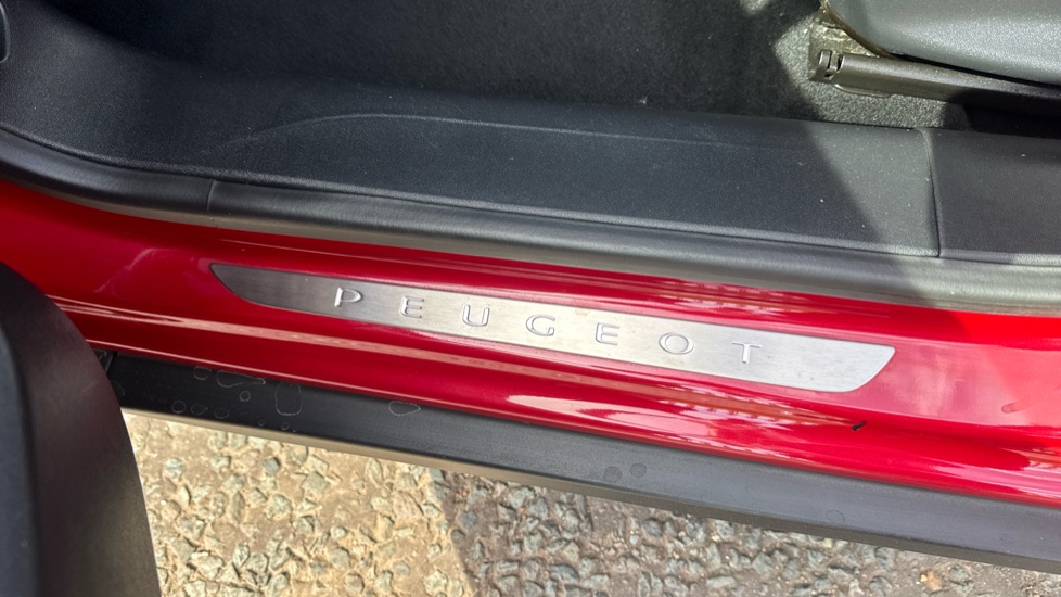 Peugeot 2008 1.2 PureTech 110 GT Line 5dr EAT6 Petrol Estate - Image 28