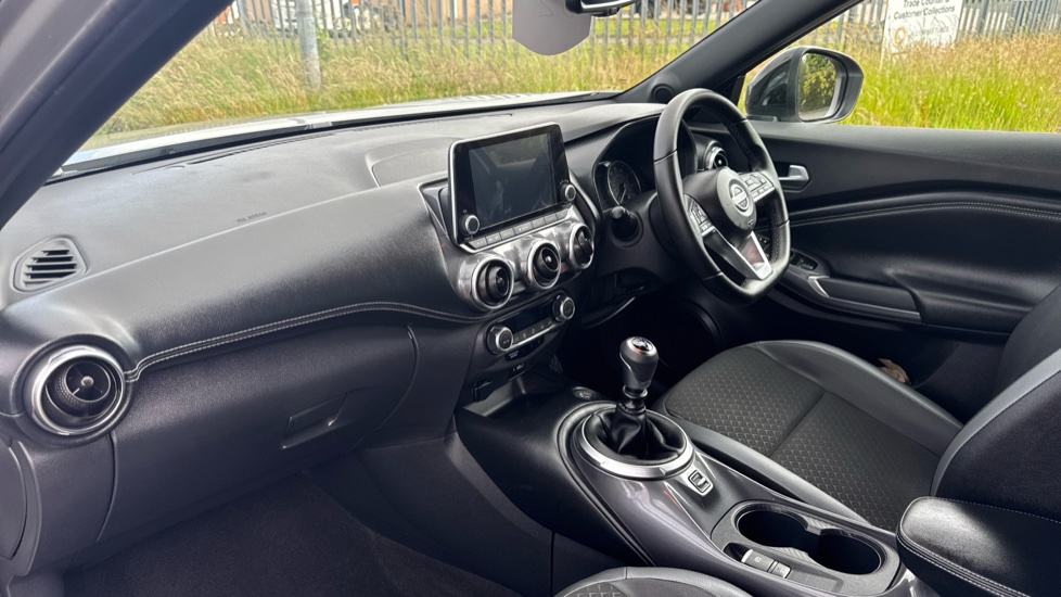 Nissan Juke 1.0 DiG-T 114 N-Connecta 5dr Petrol Hatchback - Image 9
