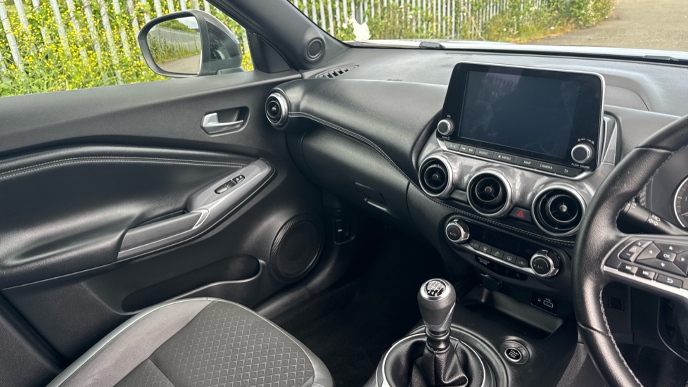 Nissan Juke 1.0 DiG-T 114 N-Connecta 5dr Petrol Hatchback - Image 14
