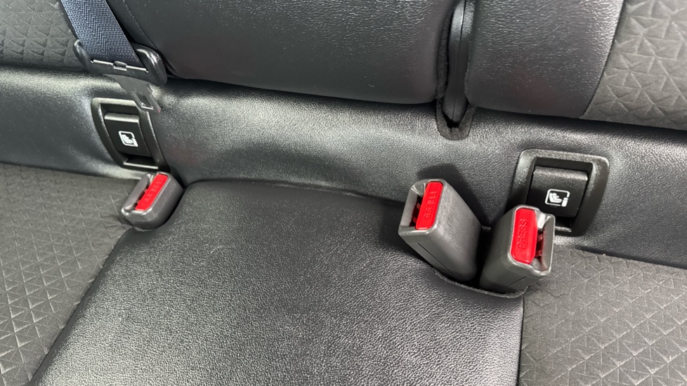 Nissan Juke 1.0 DiG-T 114 N-Connecta 5dr Petrol Hatchback - Image 17