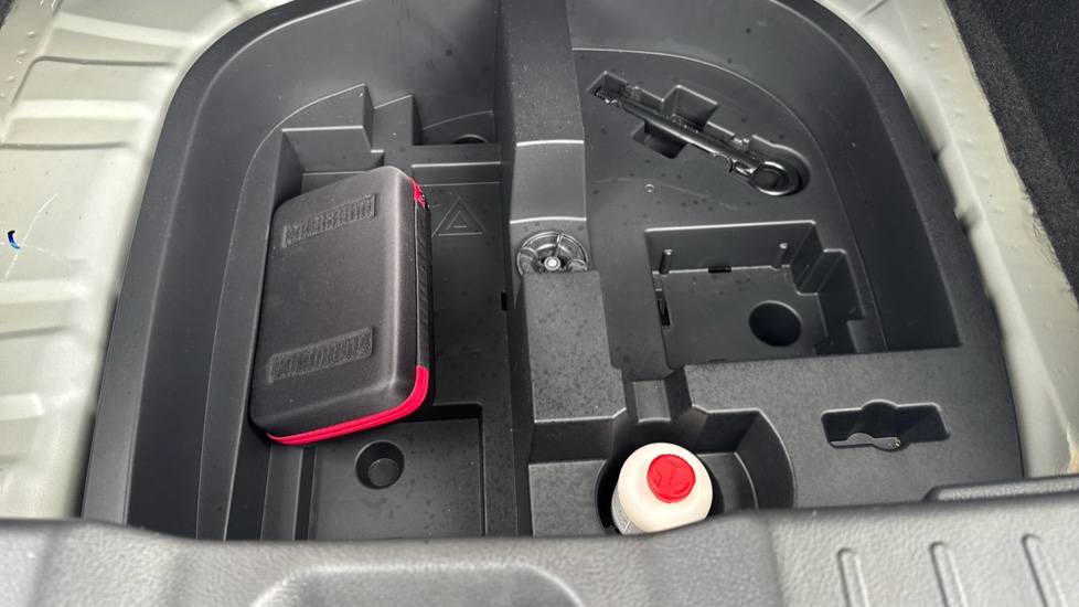 Nissan Juke 1.0 DiG-T 114 N-Connecta 5dr Petrol Hatchback - Image 21