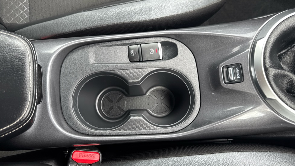 Nissan Juke 1.0 DiG-T 114 N-Connecta 5dr Petrol Hatchback - Image 34