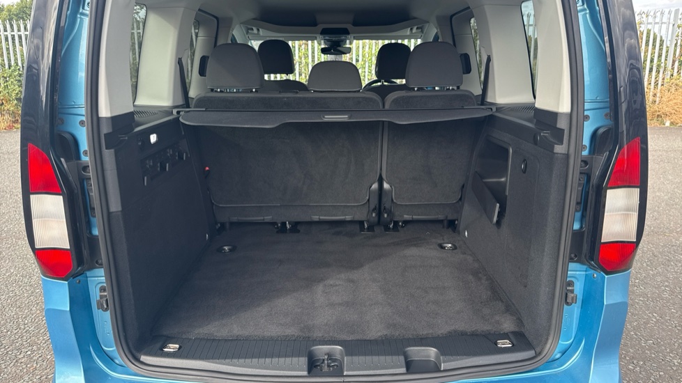 Ford Tourneo Connect 2.0 EcoBlue Active 5dr [7 seat] Diesel Estate - Image 4