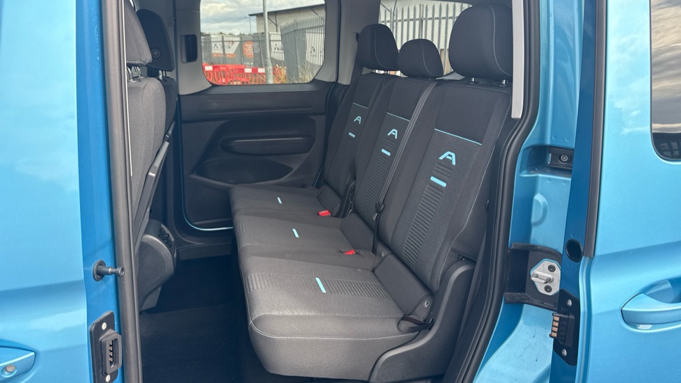 Ford Tourneo Connect 2.0 EcoBlue Active 5dr [7 seat] Diesel Estate - Image 16