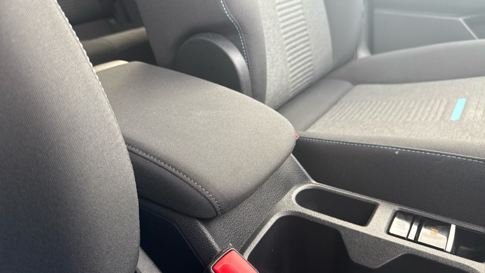 Ford Tourneo Connect 2.0 EcoBlue Active 5dr [7 seat] Diesel Estate - Image 32