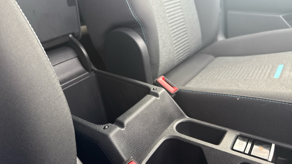 Ford Tourneo Connect 2.0 EcoBlue Active 5dr [7 seat] Diesel Estate - Image 33