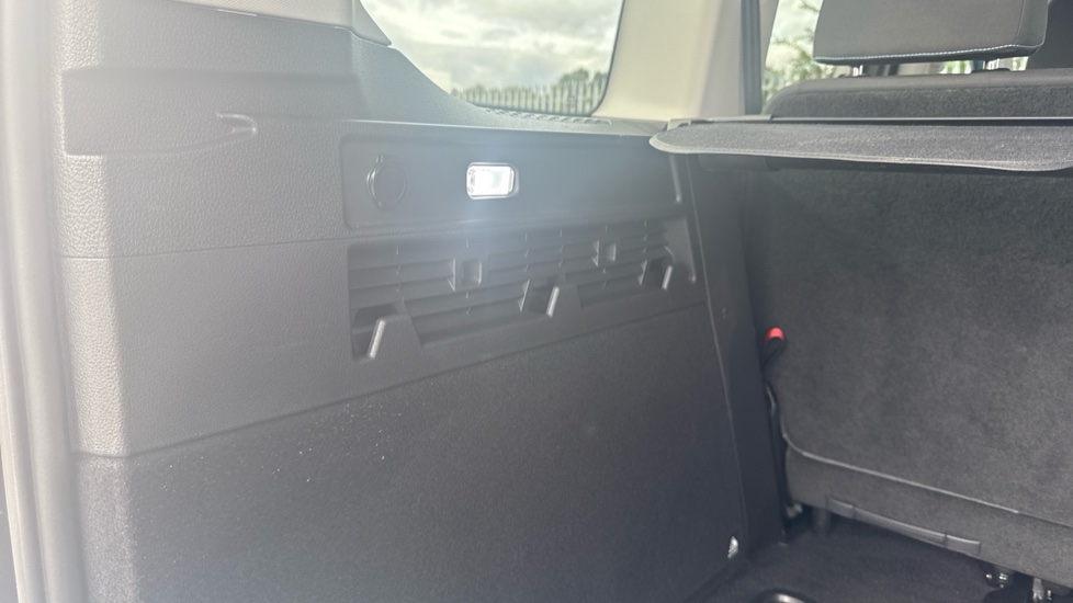 Ford Tourneo Connect 2.0 EcoBlue Active 5dr [7 seat] Diesel Estate - Image 40