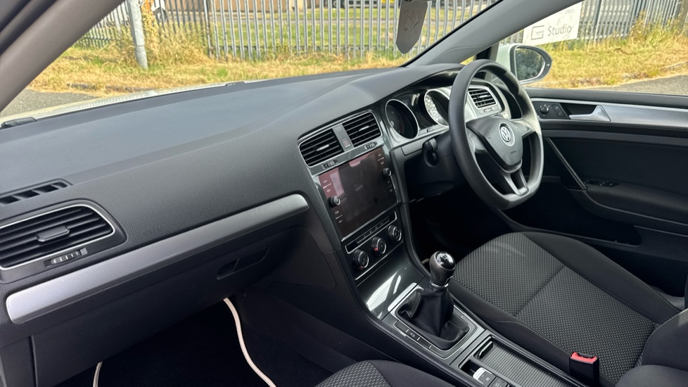 Volkswagen Golf 1.6 TDI S 5dr Diesel Hatchback - Image 9