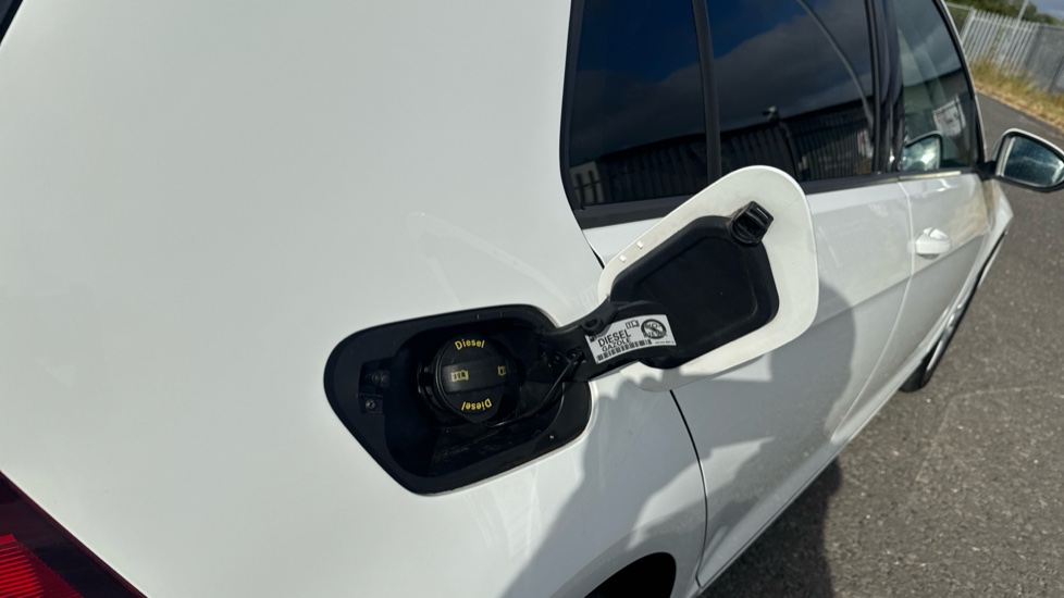 Volkswagen Golf 1.6 TDI S 5dr Diesel Hatchback - Image 23