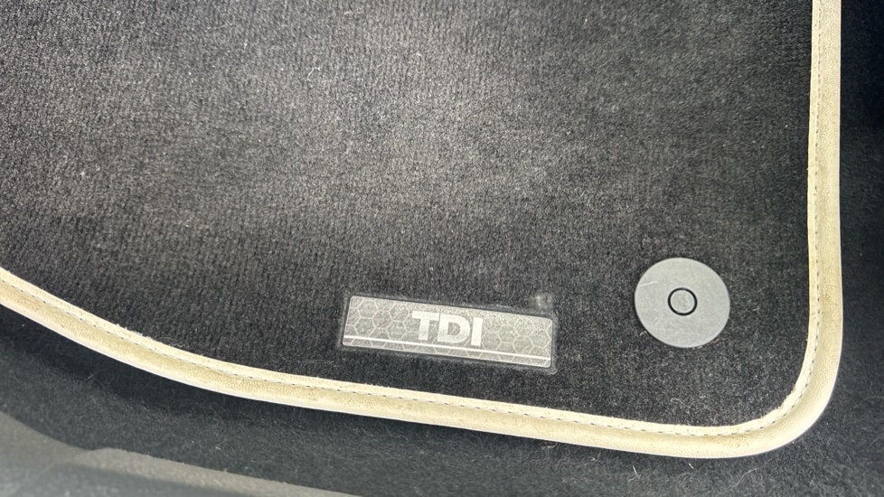 Volkswagen Golf 1.6 TDI S 5dr Diesel Hatchback - Image 24