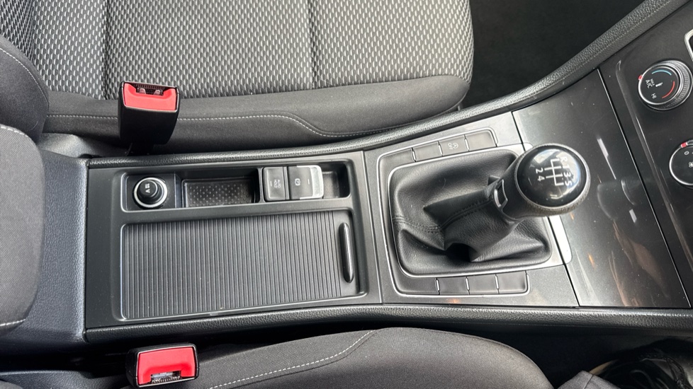 Volkswagen Golf 1.6 TDI S 5dr Diesel Hatchback - Image 30