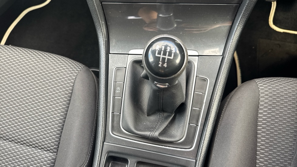 Volkswagen Golf 1.6 TDI S 5dr Diesel Hatchback - Image 34