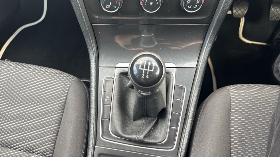 Volkswagen Golf 1.6 TDI S 5dr Diesel Hatchback - Image 48