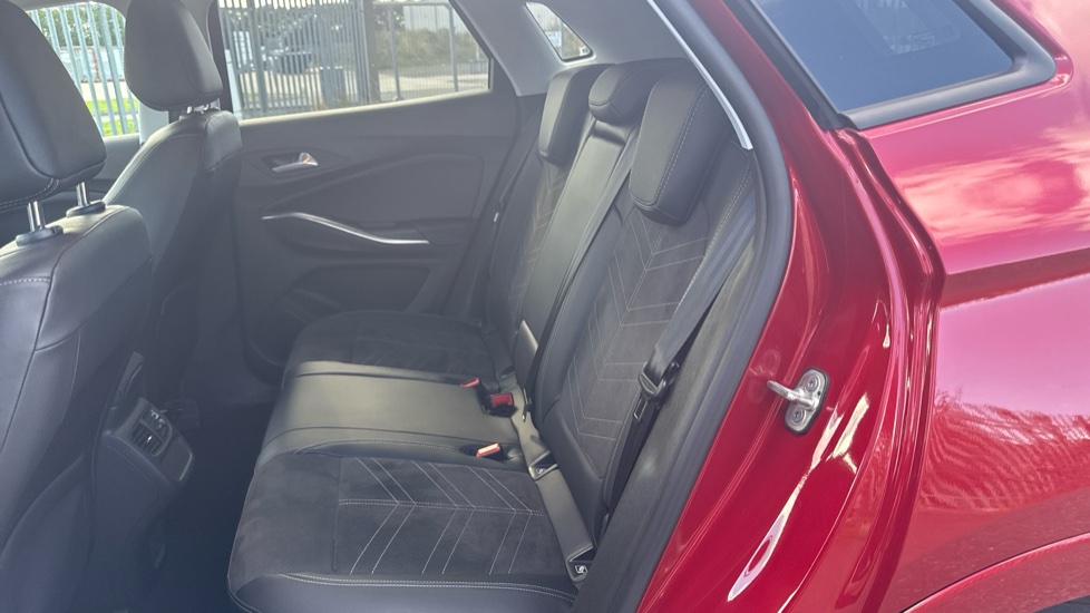 Vauxhall Grandland 1.2 Turbo Ultimate 5dr Auto Petrol Hatchback - Image 16