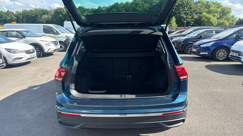 Volkswagen Tiguan 1.5 TSI 150 Life 5dr DSG Petrol Estate - Image 4