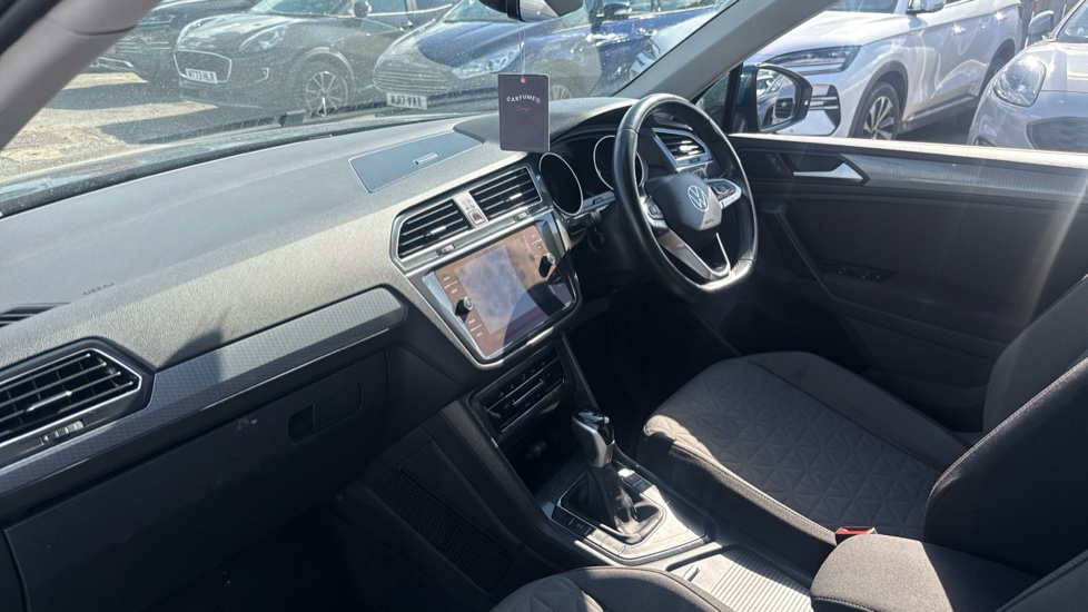 Volkswagen Tiguan 1.5 TSI 150 Life 5dr DSG Petrol Estate - Image 9
