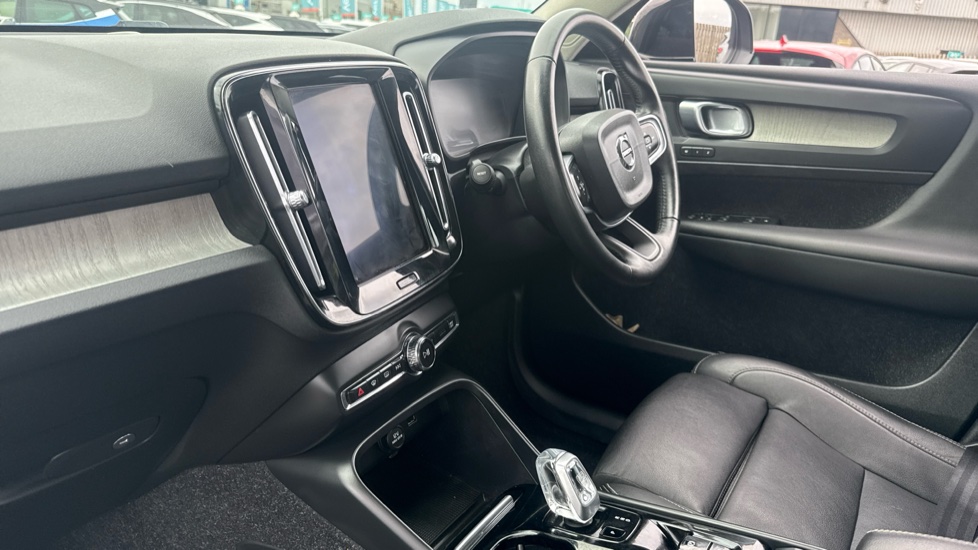 Volvo XC40 1.5 T3 [163] Inscription Pro 5dr Geartronic Petrol Estate - Image 9