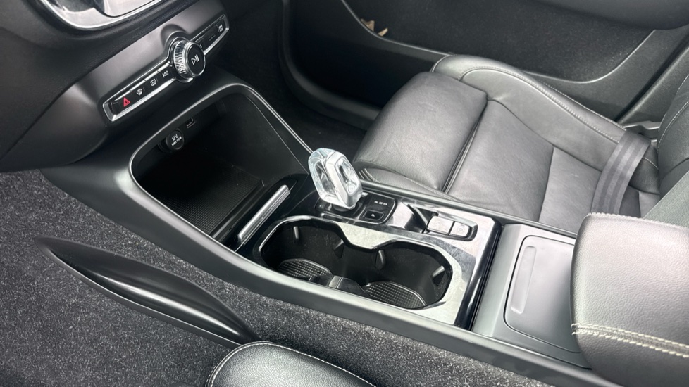 Volvo XC40 1.5 T3 [163] Inscription Pro 5dr Geartronic Petrol Estate - Image 13