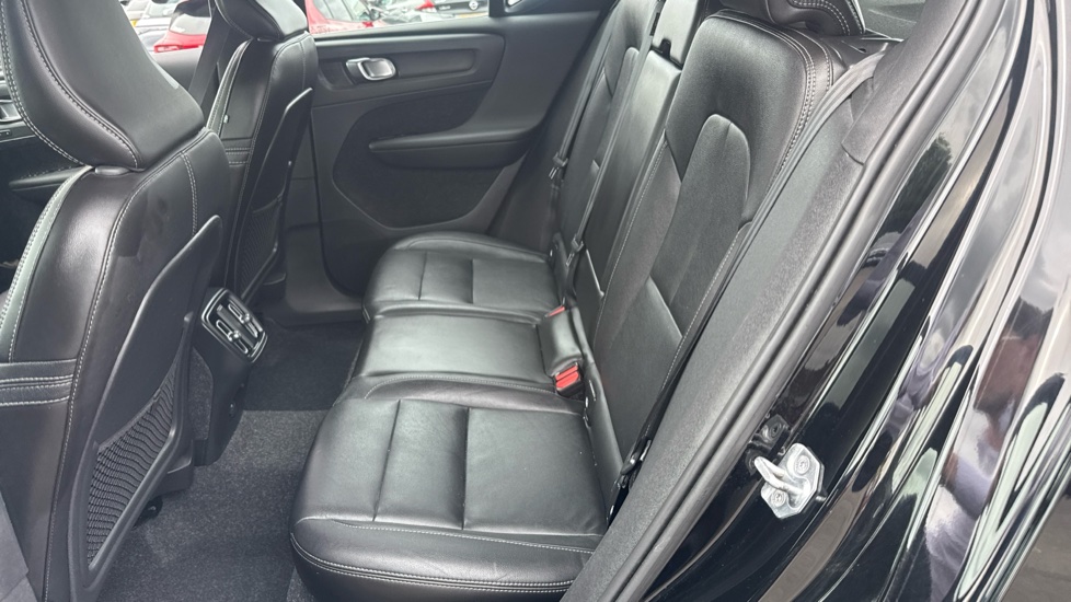 Volvo XC40 1.5 T3 [163] Inscription Pro 5dr Geartronic Petrol Estate - Image 16