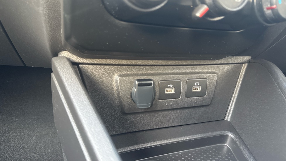 Dacia Duster 1.3 TCe 150 Expression 5dr EDC Petrol Estate - Image 30