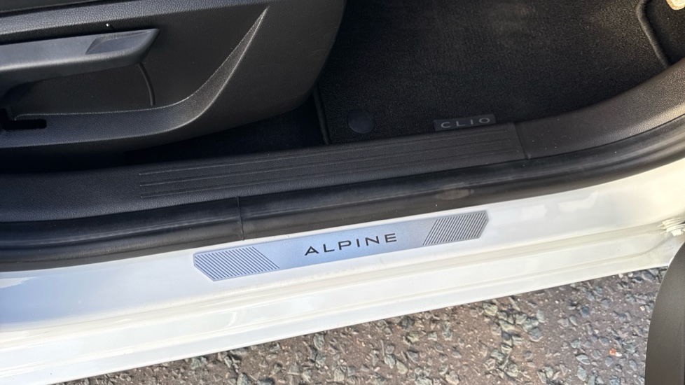 Renault Clio 1.6 E-TECH full hybrid 145 Esprit Alpine 5dr Auto Hybrid Hatchback - Image 26
