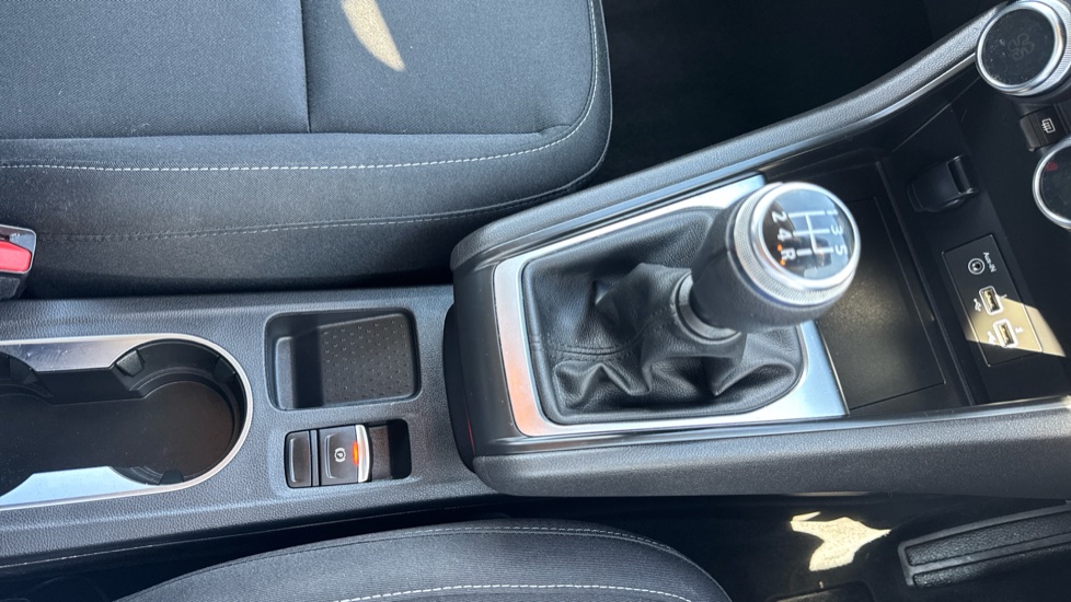 Renault Captur 1.0 TCE 100 Iconic 5dr Petrol Hatchback - Image 34