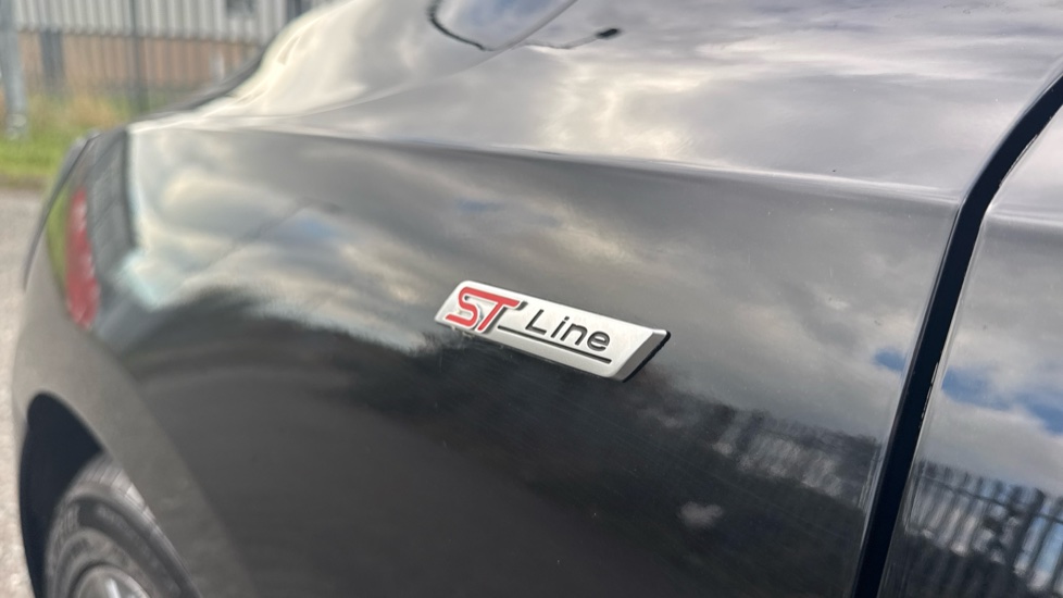 Ford Focus 1.0 EcoBoost Hybrid mHEV ST-Line 5dr Petrol Estate - Image 8