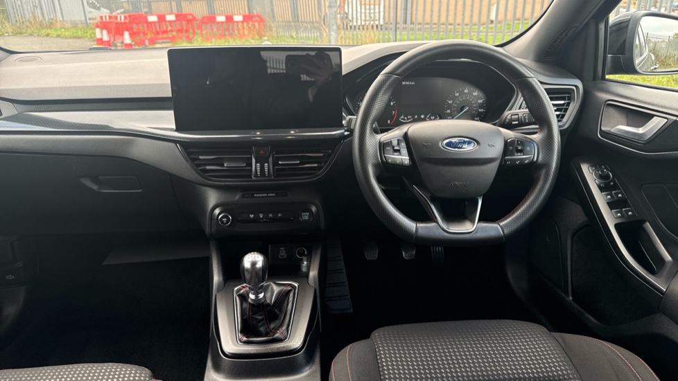 Ford Focus 1.0 EcoBoost Hybrid mHEV ST-Line 5dr Petrol Estate - Image 10