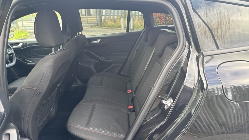 Ford Focus 1.0 EcoBoost Hybrid mHEV ST-Line 5dr Petrol Estate - Image 16