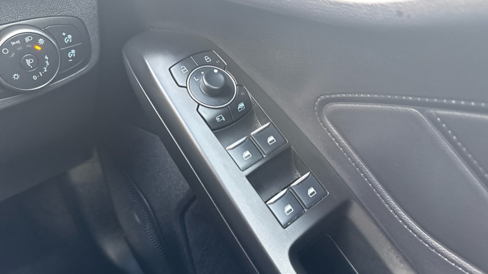Ford Focus 1.0 EcoBoost Hybrid mHEV ST-Line 5dr Petrol Estate - Image 26