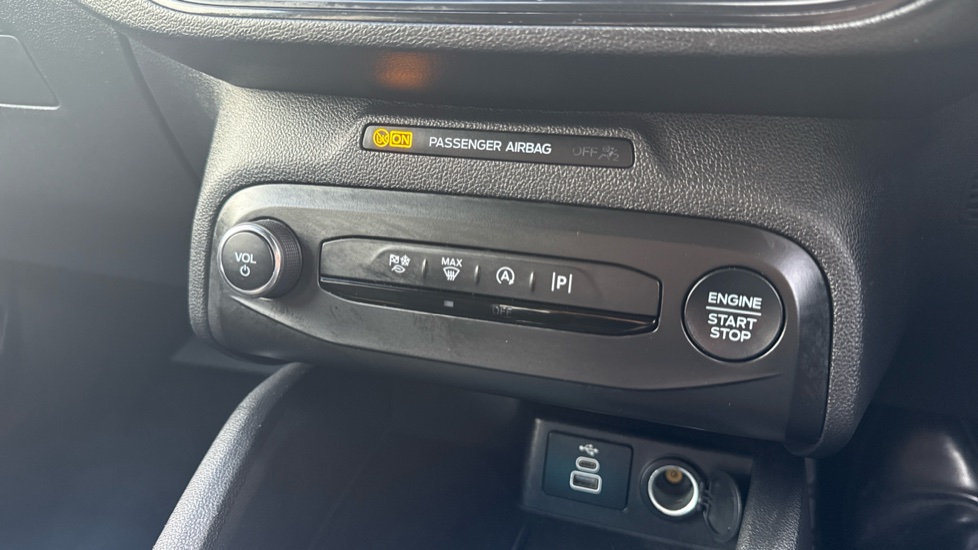 Ford Focus 1.0 EcoBoost Hybrid mHEV ST-Line 5dr Petrol Estate - Image 29