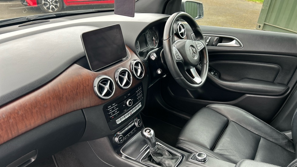 Mercedes-Benz B-Class B200 Exclusive Edition Plus 5dr Petrol Hatchback - Image 9