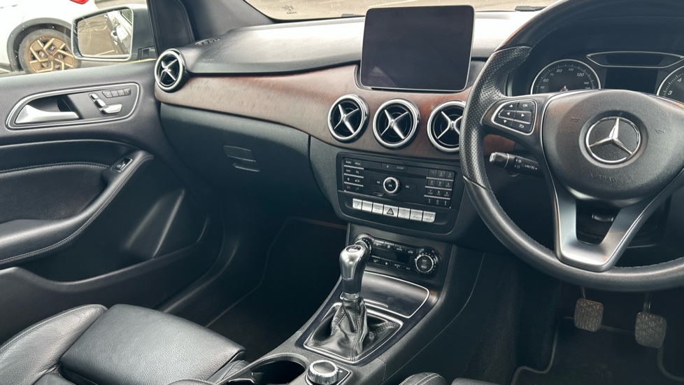 Mercedes-Benz B-Class B200 Exclusive Edition Plus 5dr Petrol Hatchback - Image 14